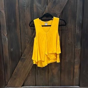 Mustard yellow flowy layered sleeveless top